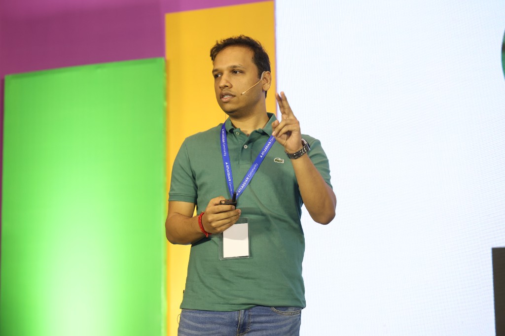 Dushyant Sharma keynoting at the ACE Pune annual community conference.